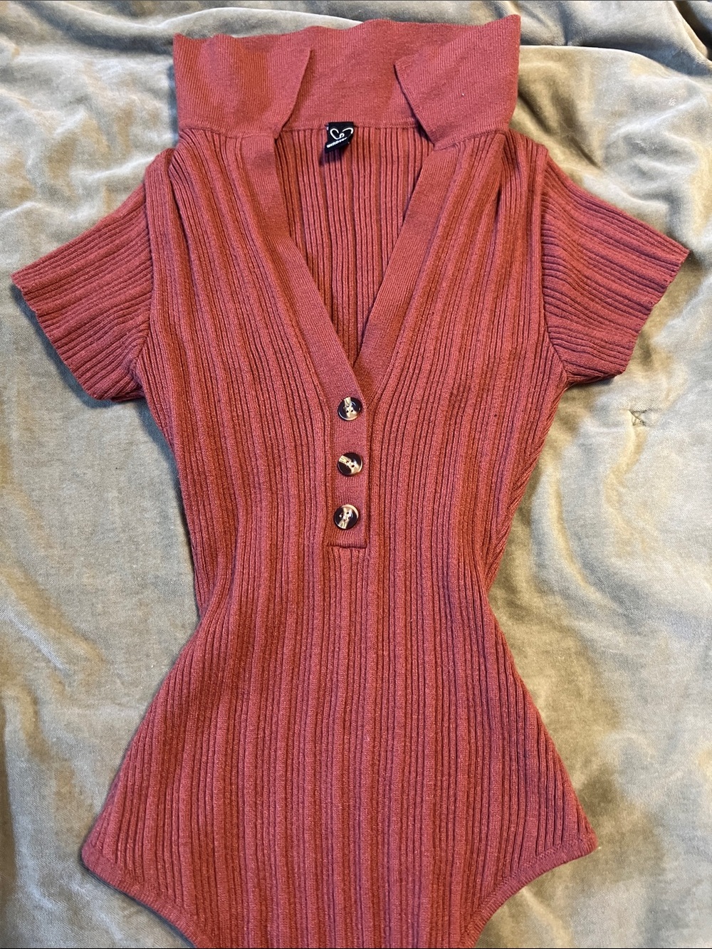 Windsor Rust Ribbed V-Neck Sweater Top